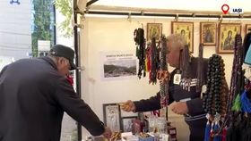 Pelerinajul de la Iași, bucurie mare pentru comercianți: „Spre surprinderea noastră, chiar se opresc, unii dintre ei și cumpără”